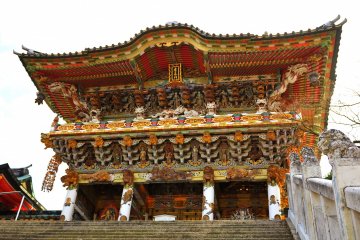 <p>When you pass by the five-storied pagoda, and then climb a set of stairs, you&#39;ll see this Koyomon Gate</p>